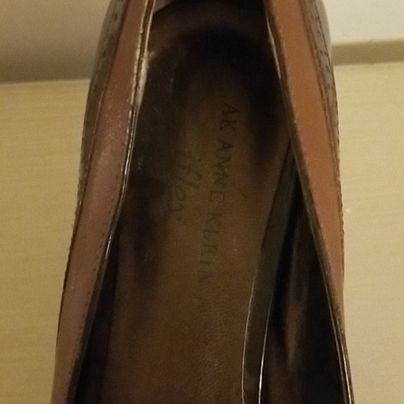 Spectator Pumps - Picture 2 of 5